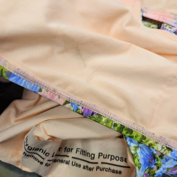 NWT VYB Daisy Days Floral Bandeau Cutout Peephole One Piece Swimsuit XL - Picture 4 of 5